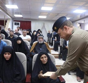 العلاق يسلم وجبة جديدة من مستحقات عوائل الشهداء