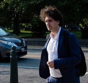 إعادة مؤسس منصة العملات المشفرة 