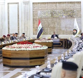وزير الداخلية  يعقد اجتماعاً بقيادات شرطة 3 محافظات