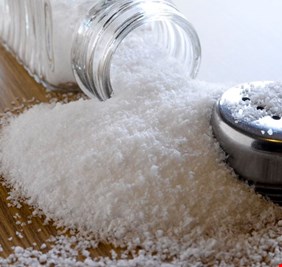 هل يسبّب الملح زيادة في الوزن؟