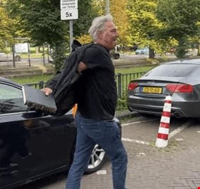 تمزيق نسخة من المصحف خلال تظاهرة لليمين المتطرف في هولندا