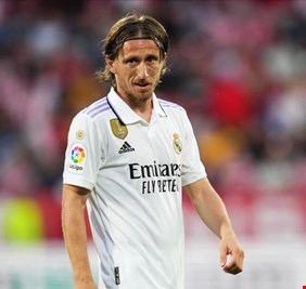 لوكا مودريتش... بين البقاء والرحيل