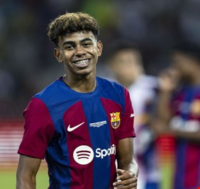 المغرب أم إسبانيا؟.. موهبة برشلونة لامين جمال يختار منتخبه الوطني