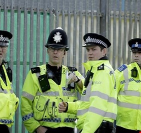 بريطانيون يطلقون حملة تبرعات لدعم 