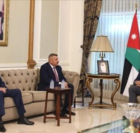 وزير الداخلية يلتقي رئيس الوزراء الاردني على هامش زيارته للمملكة