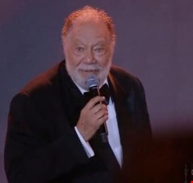 يحيى الفخراني يكرم عادل إمام في 