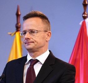 وزير خارجية هنغاريا: لم تتم تسوية الخلافات بشأن انضمام السويد للناتو