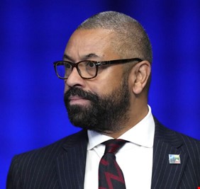 وزير خارجية بريطانيا يزور بكين