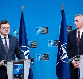 وزير خارجية أوكرانيا: بحثت مع ستولتنبرغ الخطوات التالية لانضمامنا إلى الناتو