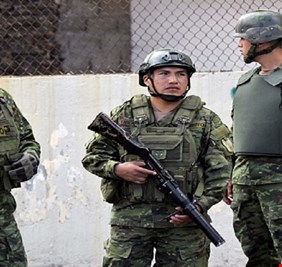 الأكوادور.. سجناء يحتجزون 57 حارسا بينهم 7 ضباط