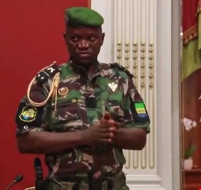 قائد انقلاب الغابون: سنتحرك بسرعة لكن بثبات