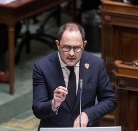 البرلمان البلجيكي يستجوب وزير العدل عقب فضيحة 