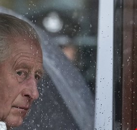 العاهل البريطاني يهنئ كيم جونغ أون بيوم تأسيس جمهورية كوريا الديمقراطية الشعبية