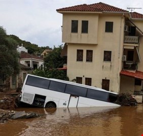 اليونان.. ارتفاع عدد ضحايا الفيضانات بعد العثور على 4 جثث