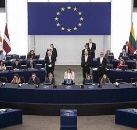 البرلمان الأوروبي يشدّد ضوابط النزاهة والشفافية في أعقاب فضيحة 