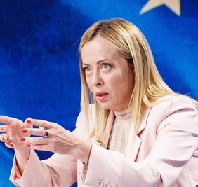 رئيسة وزراء إيطاليا تعلن عن إجراءات طارئة لمحاربة الهجرة غير الشرعية