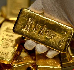 أسعار الذهب تغلق مرتفعة مدعومة بضعف الدولار