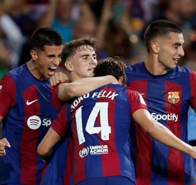 برشلونة يكتسح ريال بيتيس