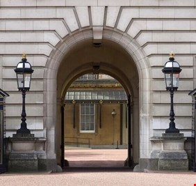 احتجاج غير مسبوق والأول من نوعه ضد الملكية البريطانية داخل قصر باكنغهام