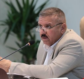 وزير الداخلية يوافق على المضي بتوطين رواتب الدرجات الخاصة والضباط