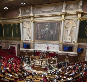 البرلمان الفرنسي يرفض تصويتا جديدا على حجب الثقة عن الحكومة