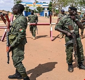 مقتل 29 جنديا في النيجر بهجوم شنه مسلحون