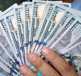 عالمياً.. العملات الرئيسية ترضخ أمام قوة الدولار