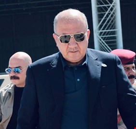 وزير الدفاع يصل تركيا في زيار عمل