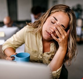 لمن يشعر بالتعب دائماً.. 10 عادات يومية يجب أن تتخلص منها
