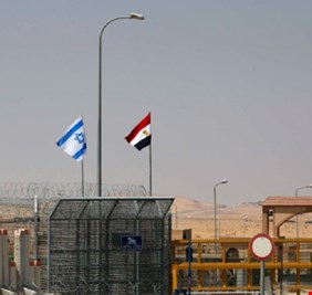 محام مصري يكشف سر تطوعه للدفاع عن الشرطي المتهم بقتل سائحين إسرائيليين في الإسكندرية