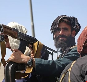 الإفراج عن 4 بريطانيين بعد احتجازهم في أفغانستان