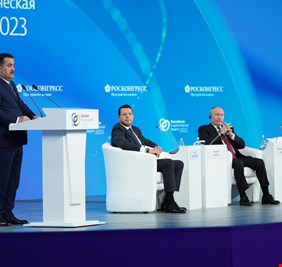 السوداني من روسيا يؤكد استعداد حكومته لضخ النفط عبر جيهان