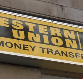 البنك المركزي يعلن إيقاف خدمات ويسترن يونيون