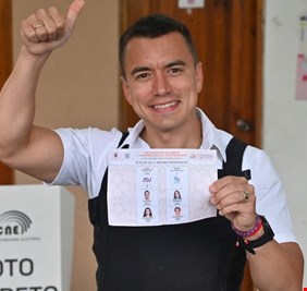 انتخاب دانيال نوبوا أصغر رئيس في تاريخ الإكوادور