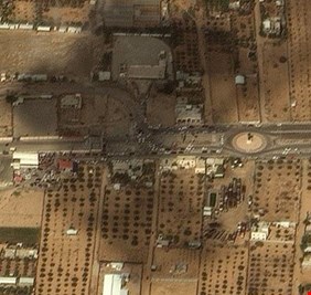 قوافل المساعدات تتحرك من العريش باتجاه معبر رفح الحدودي بين مصر وغزة