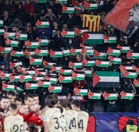 الدوري الإسباني.. جماهير أوساسونا ترفع أعلام فلسطين في مباراة غرناطة