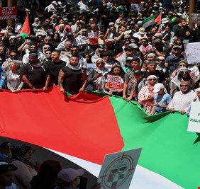الآلاف في أستراليا يشاركون في مسيرة مؤيدة للفلسطينيين