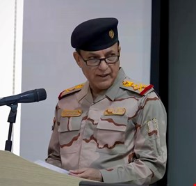 معاون رئيس أركان الجيش للادارة يحضر تمرين المطرقة الحديدية