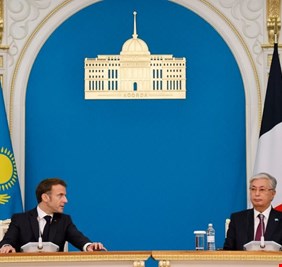 في زيارة ترفضها موسكو... كازاخستان تستقبل ماكرون