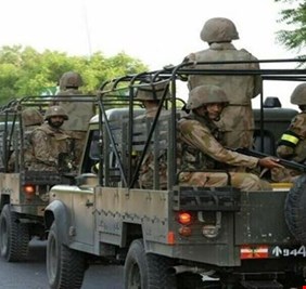 الجيش الباكستاني: مسلحون يهاجمون قاعدة للقوات الجوية