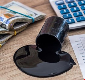 النفط يرتفع عقب قرار مواصلة الخفض الطوعي للانتاج