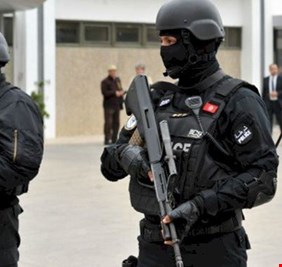 تونس تلقي القبض على 5 