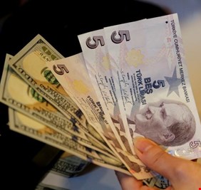 انهيار تاريخي لليرة التركية امام الدولار