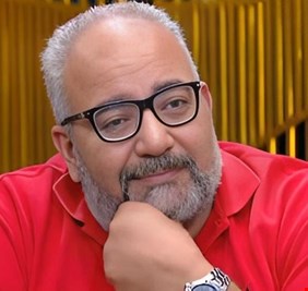 بيومي فؤاد يغلق صفحته على فيسبوك