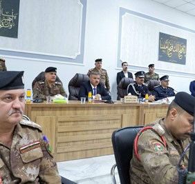 وزير الداخلية يزور مركز مراقبة الكاميرات الحرارية في قيادة قوات الحدود