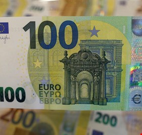 العراق يفاوض أوربا للحصول على اليورو لمعالجة ازمة الدولار