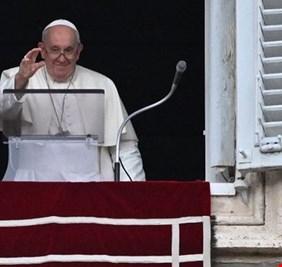 البابا فرنسيس يدعو لإدخال مزيد من المساعدات إلى غزة وتحرير الرهائن