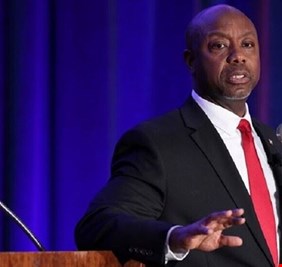 سيناتور جمهوري ينسحب من سباق الرئاسة الأميركية