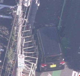 الشرطة اليابانية توقف رجلا بعد اصطدام سيارة بحاجز قرب السفارة الإسرائيلية في طوكيو