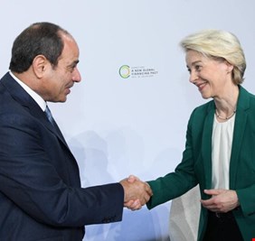 بلومبرغ تكشف تفاصيل خطة أوروبية لإغراء مصر في ظل الحرب في غزة